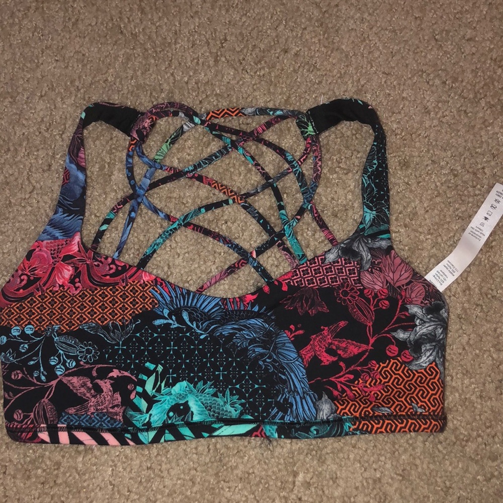 Lululemon size 6 sports bra EUC